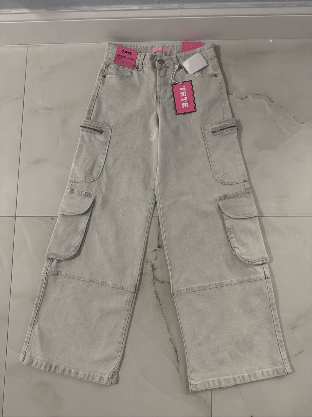 Light Gray Wide-Leg Cargo Jeans for Women